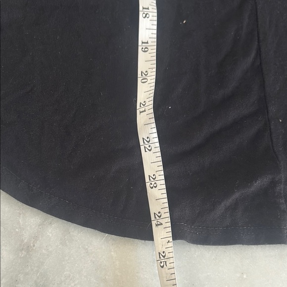 Black and Gold Relaxed Muscle Tee Sleeveless - Picture 4 of 4